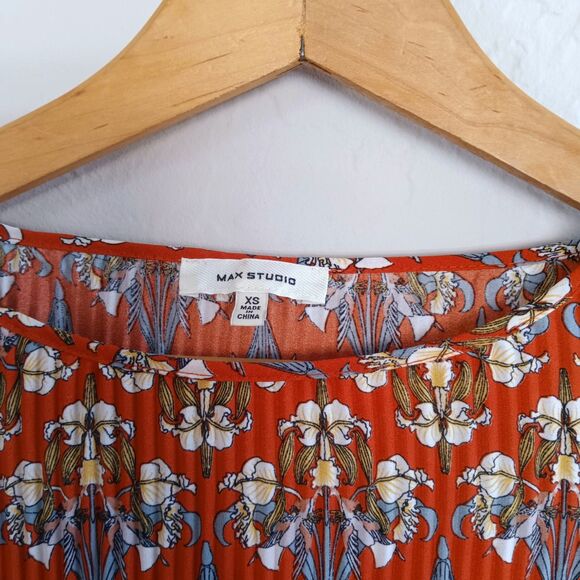 Max Studio Women's Crepe Pleated Blouse - Picture 5 of 6